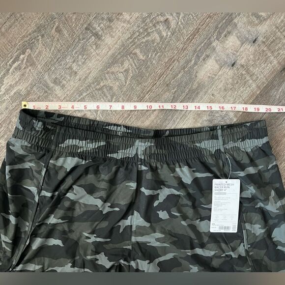 Athleta Printed Mesh Racer Run Mid Rise 4 Short- Size 2X - Picture 5 of 7